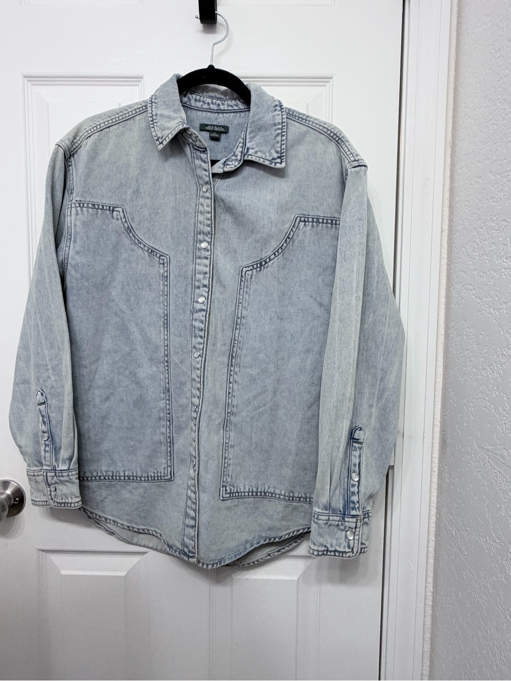 Wild Fable Women’s Small Light Wash Denim Shacket Overshirt Pearl Snap Western